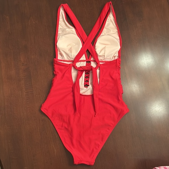 Brand New Cupshe Red One-Piece Swimsuit Cutouts V-Neck Criss Cross Tie Back - Picture 9 of 16
